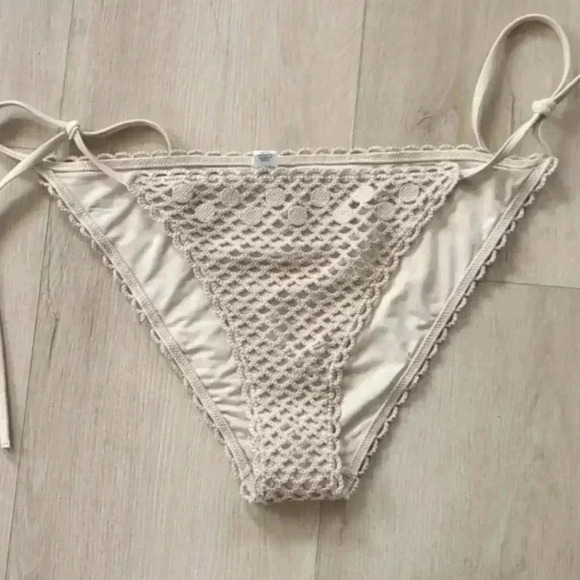 AERIE | Beige Crochet Lined Cheeky String Bikini Bottom Size Large NWOT - Picture 1 of 5